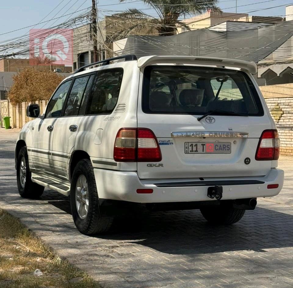 تۆیۆتا لاند کروزەر